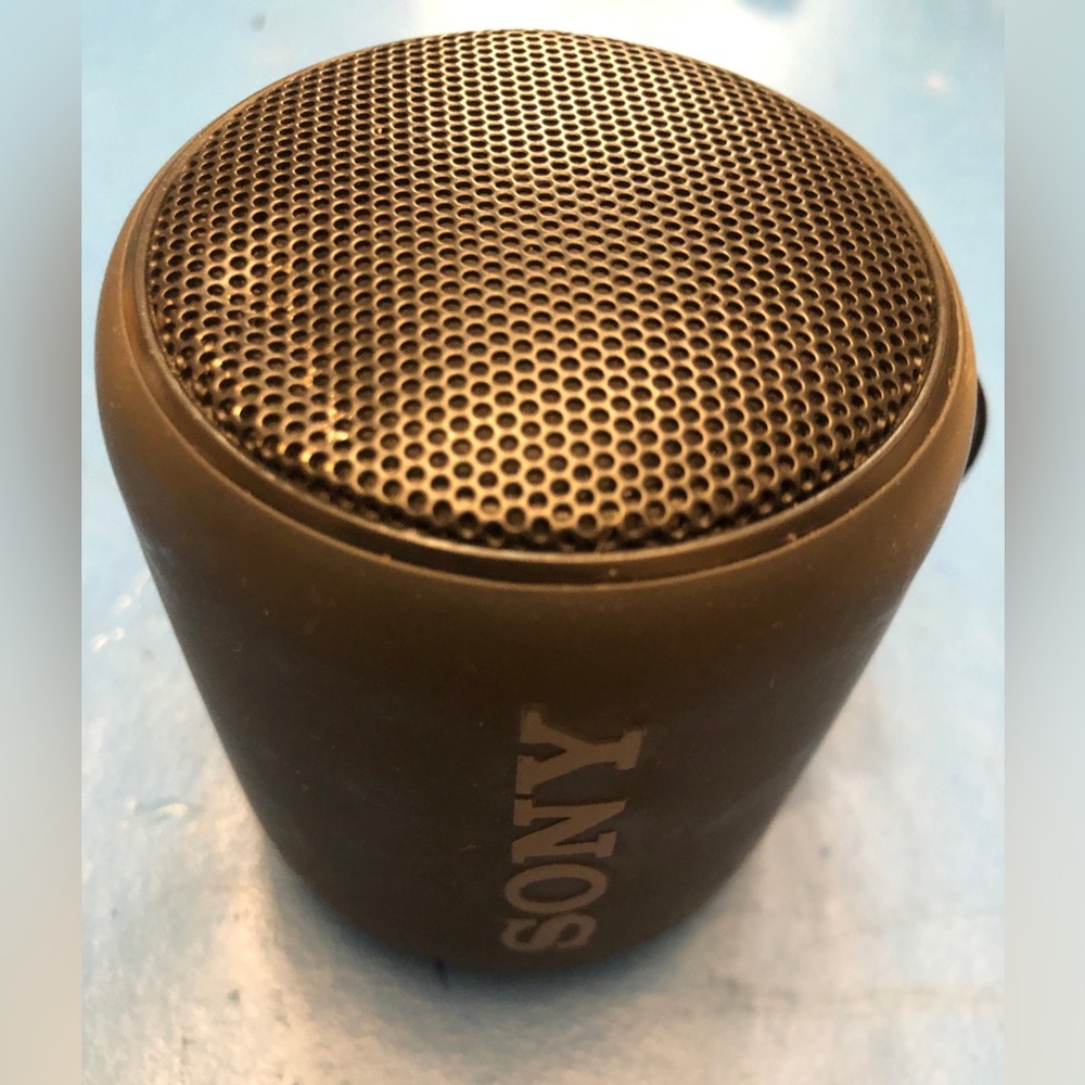 Sony SRS-XB10 Portable Bluetooth Speaker - Picture 3 of 5